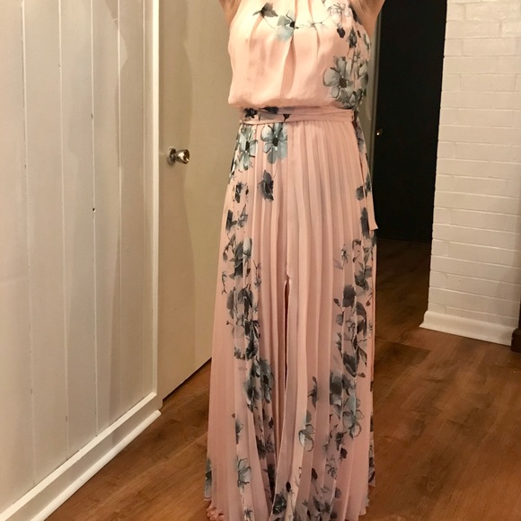 Dresses & Skirts - Lovely Pink  floral maxi dress. NWT. Bow detail